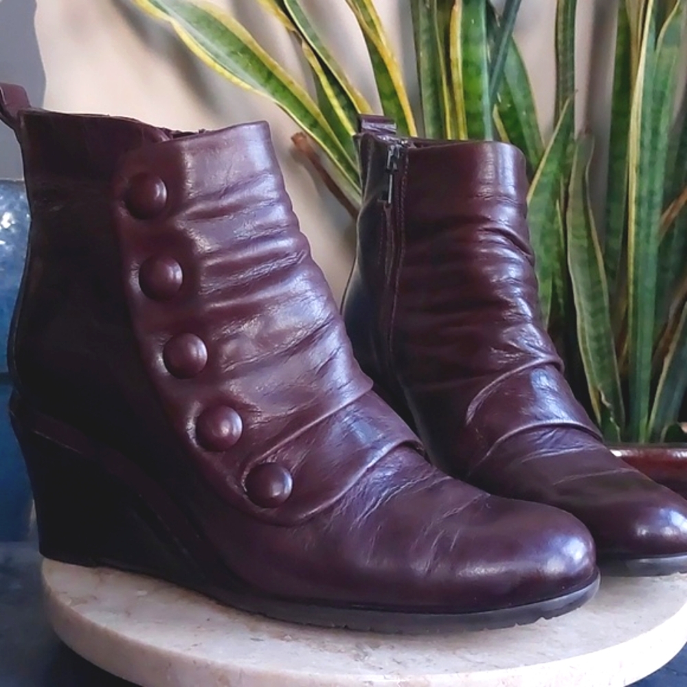 Nimah MIZ MOOZ/ AS98 sister company.  Size 42 Fine leather hand made in Bosnia